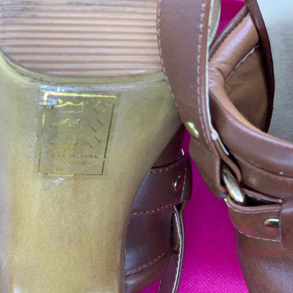 8 1/2 Shoedazzel heeled sandle